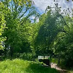 Gemuetliche Reetdachkate An Der Elbe