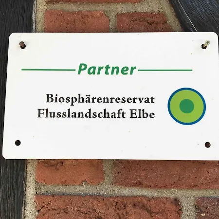 Gemuetliche Reetdachkate An Der Elbe *