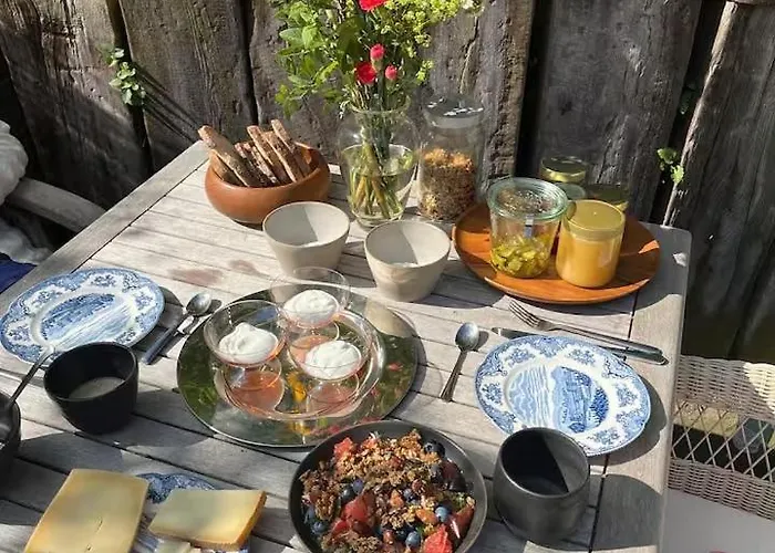 Gemuetliche Reetdachkate An Der Elbe *